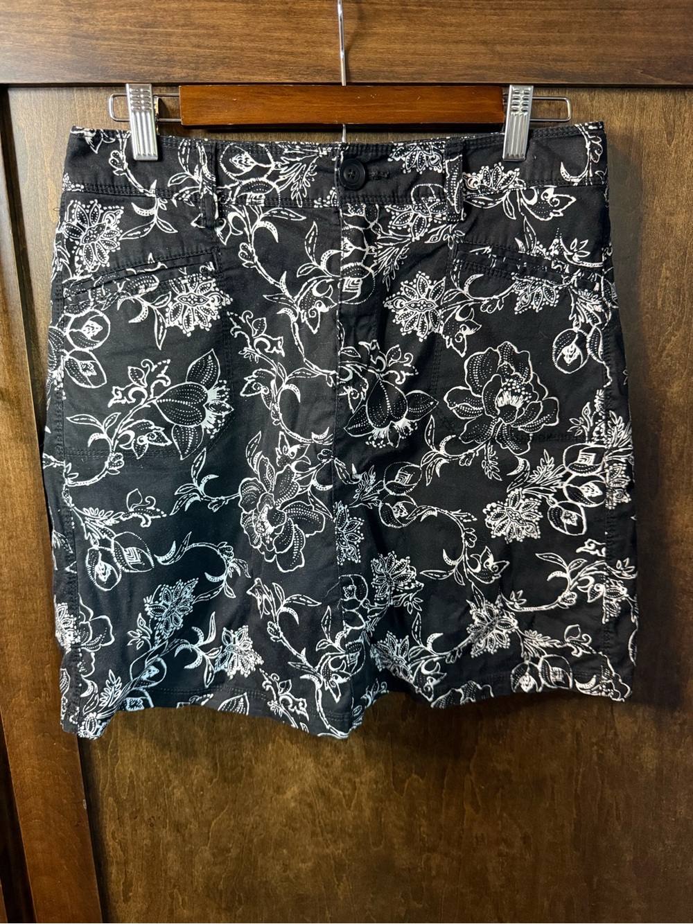 croft & barrow Black Floral Print Skort